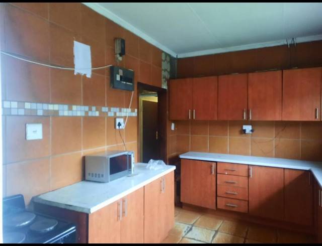 11 BEDROOM HOUSE FOR SALE IN SASOLBURG EXT 3